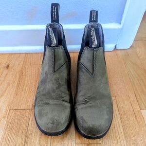 Blundstone Suede Chelsea Boots